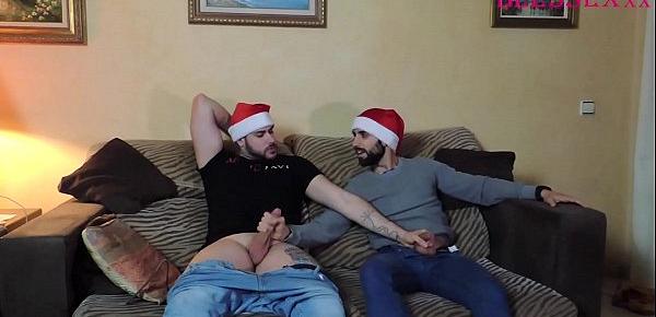  I spent Christmas with my friend and he gave me his cock